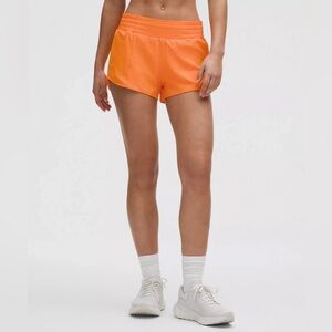 NWOT Lululemon Hotty Hot Low-Rise Lined Short 2.5"